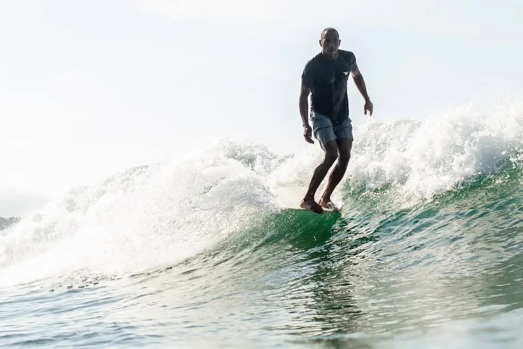 Navarro Agroalimentos patrocina Jefson Silva no longboard